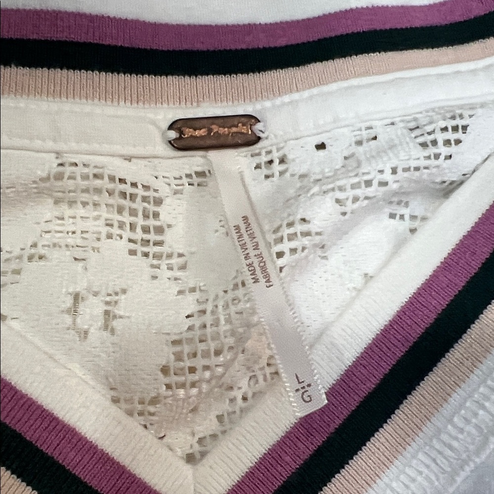 White Lace Trim V-Neck Top - Picture 2 of 3